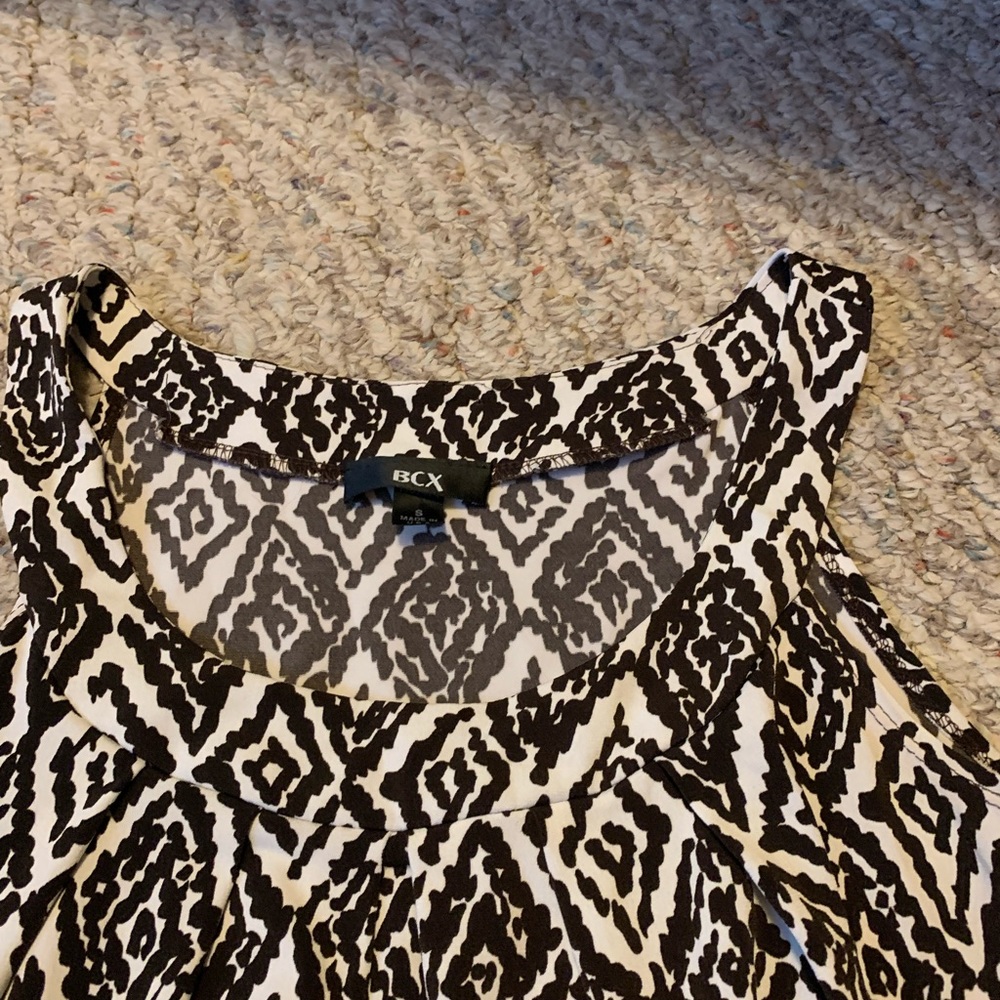 Black and cream sleeveless dress